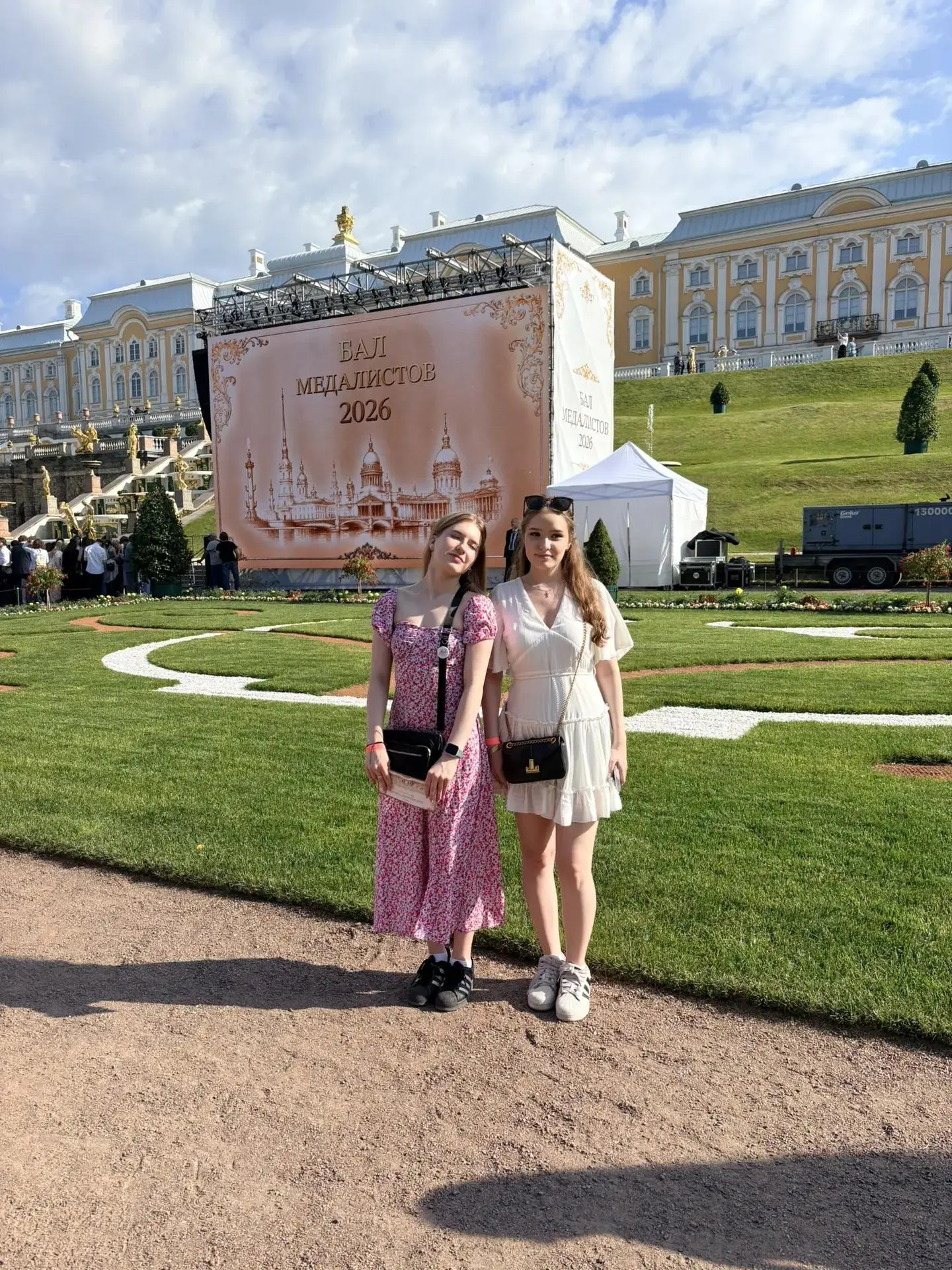 Гордость школы: наши выпускники на Балу медалистов в Петергофе. 

Сегодня «Бал медалистов» собрал по