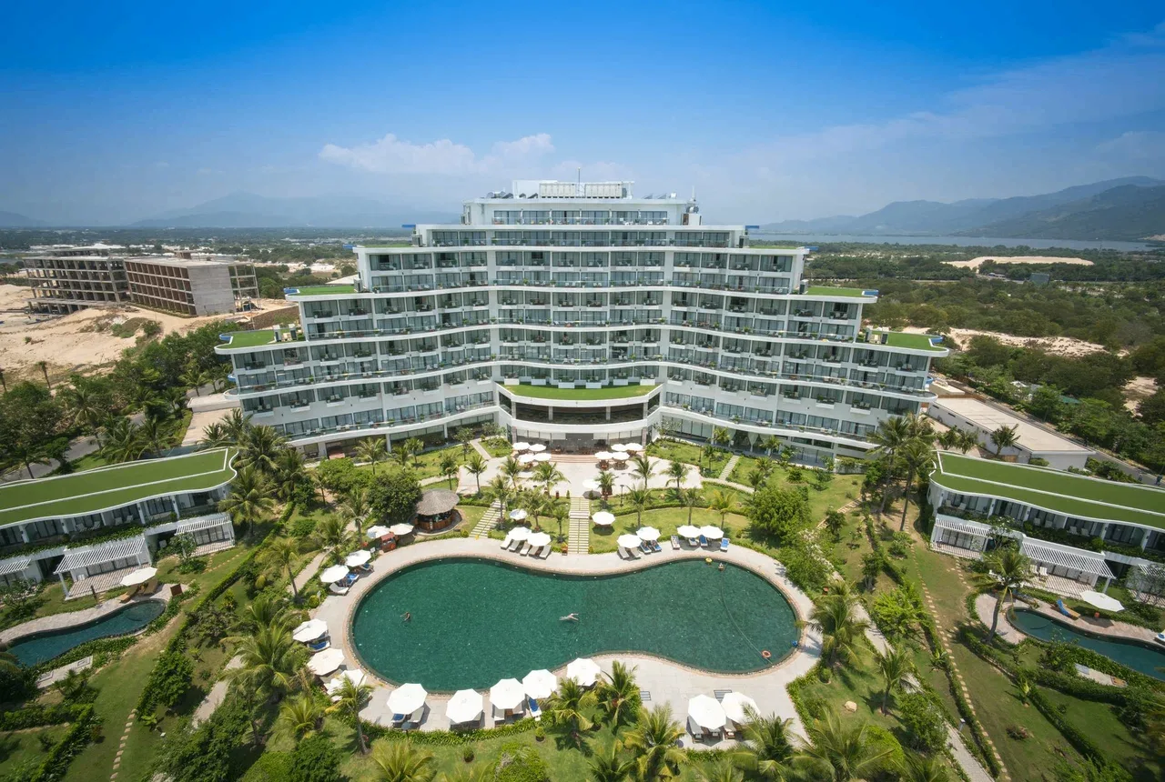 🌊 Cam Ranh Riviera Beach Resort & Spa 5 (Камрань)*

Отель на первой линии с открытым бассейном, спа