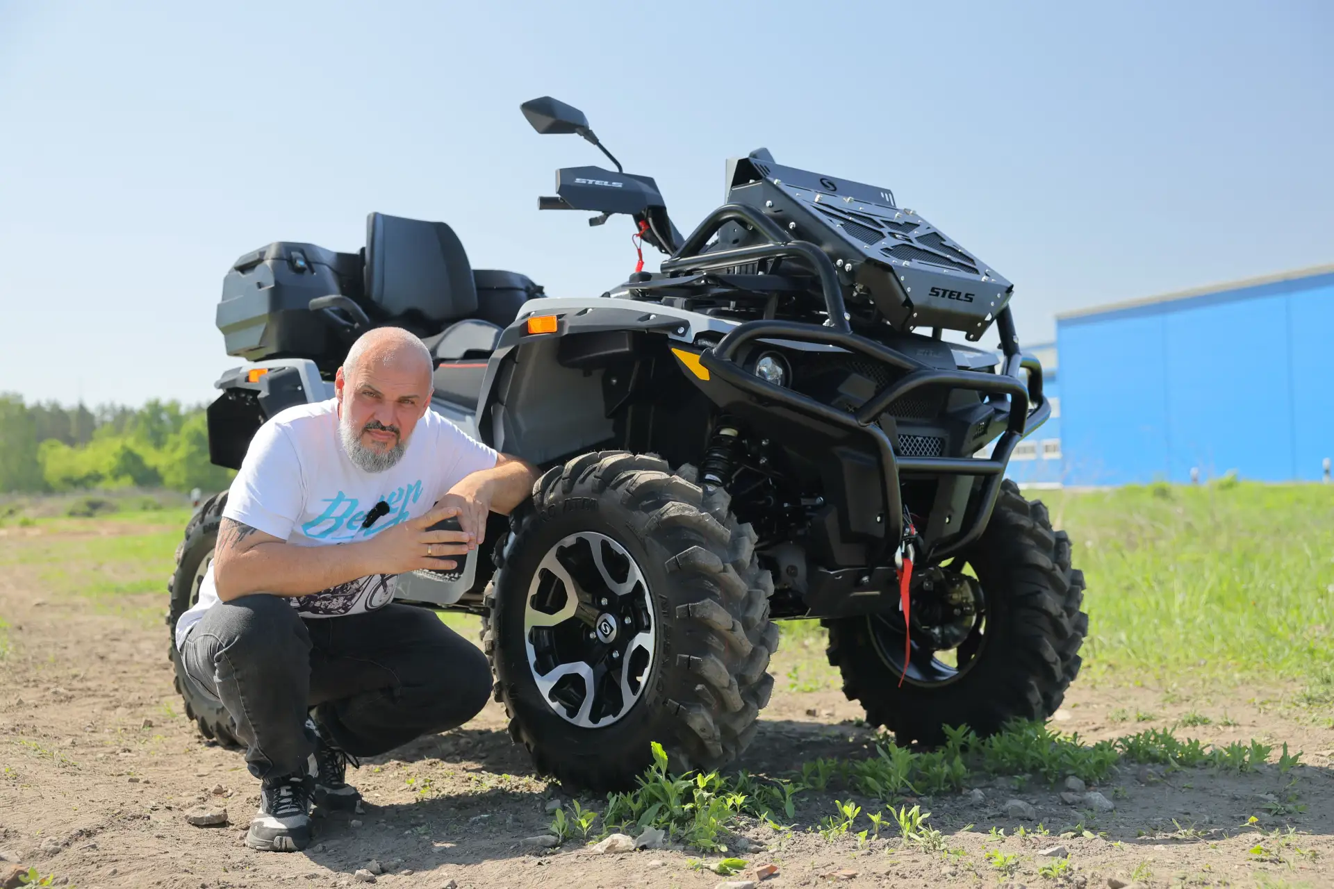 Это обновлённая версия квадроцикла Stels Guepard 1000. Внешне машина изменилась не так ...