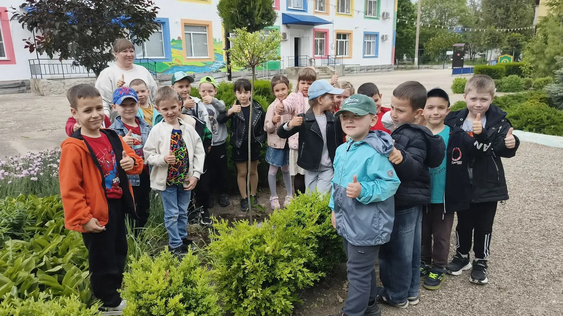 🌱 Традиция, которая растет вместе с нами

Выпуск 2026 года подготовительной группы «Капелька» и вос