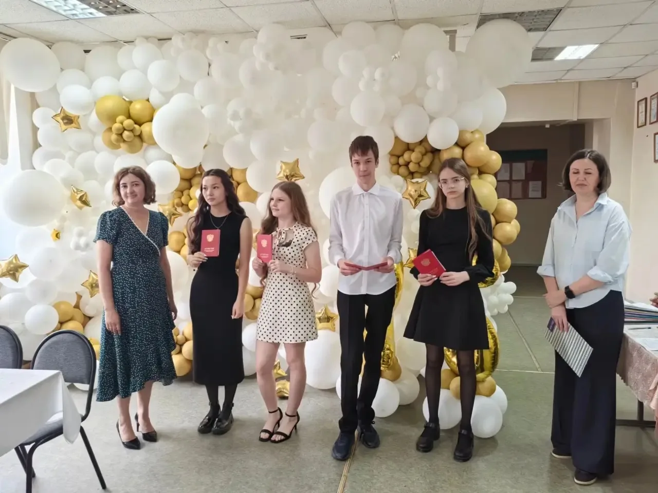 🎓 Поздравляем выпускников 9-х классов!
27 июня были вручены аттестаты нашим девятиклассникам. Этот 