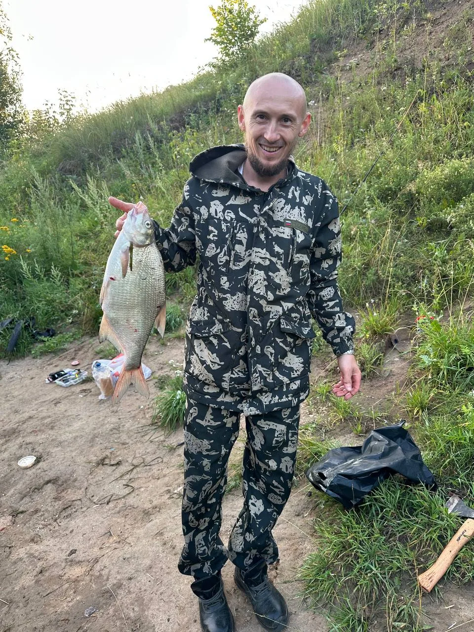 Мёша, Кулаево, в 5 утра, в основном лещ только, один 1.6 другой 1.5, остальные по 600-8...
