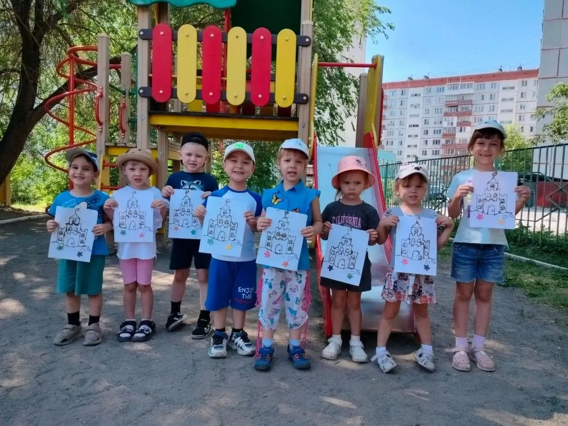 Волшебный замок на морском берегу в группе №19 🏰

Наши юные творцы сегодня осваивали нетрадиционную