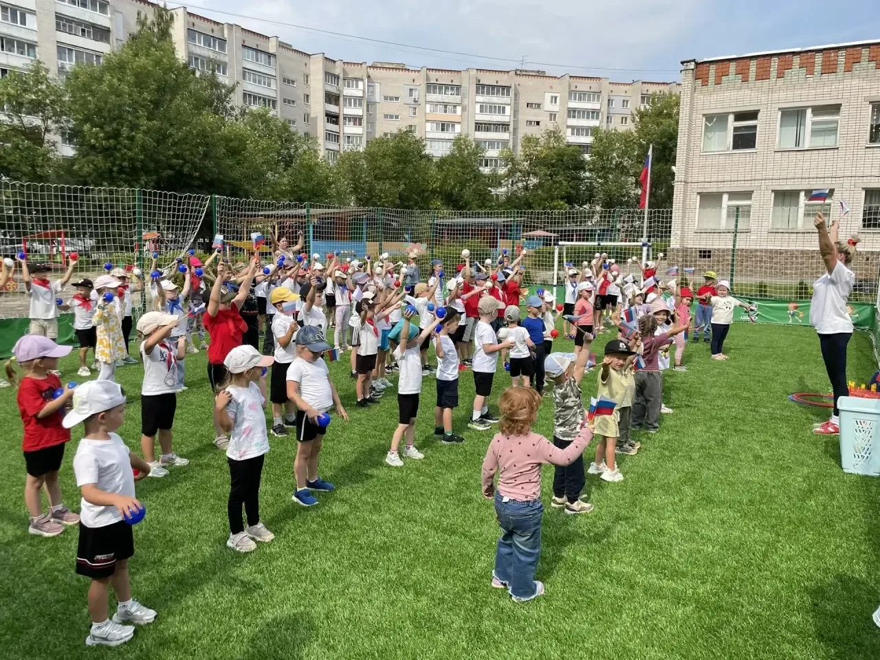 Накануне Дня Государственного флага в нашем детском саду прошли праздничные мероприятия...