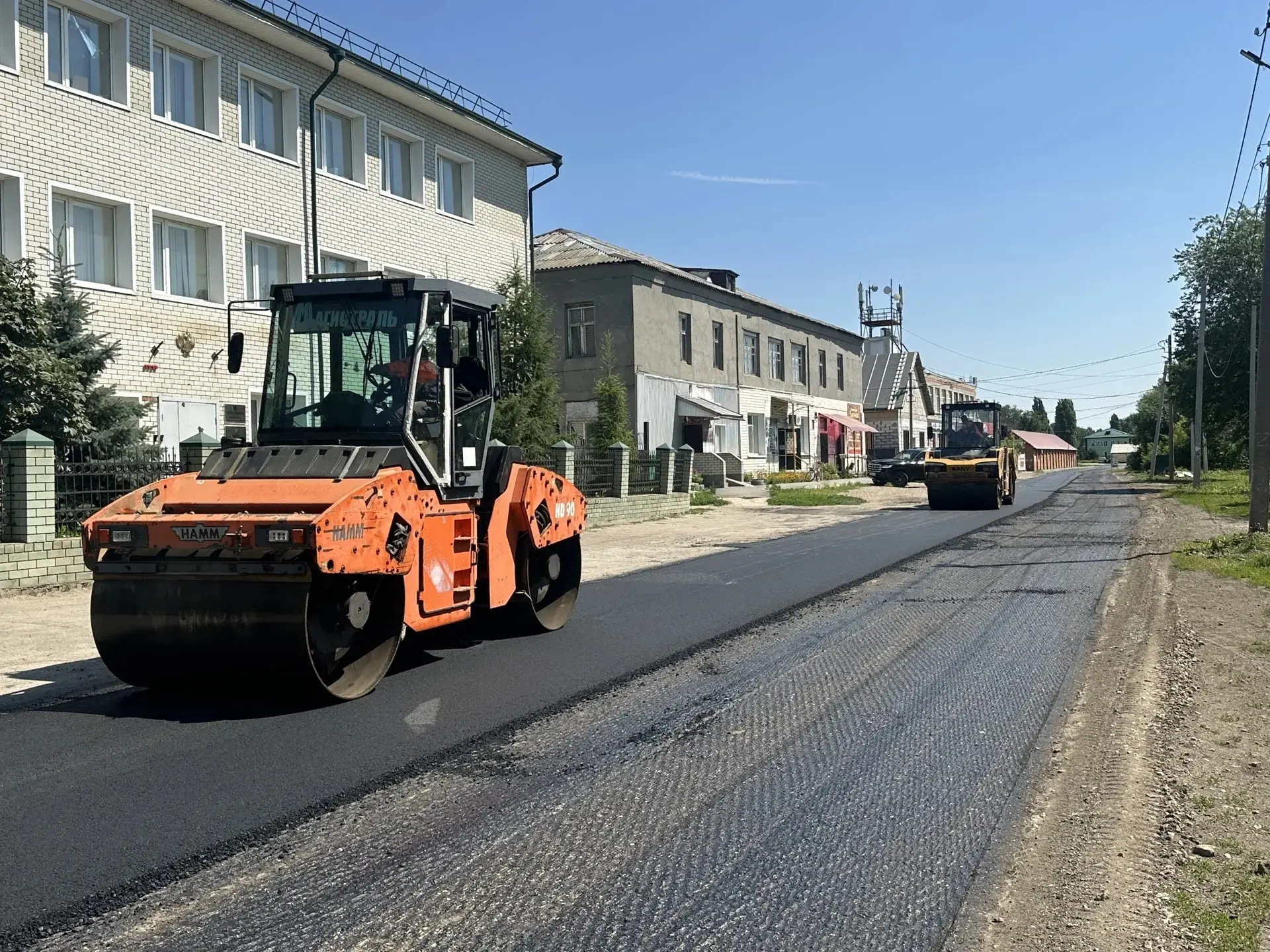 ✅ В Ершове продолжаются работы по ремонту асфальтобетонного покрытия.