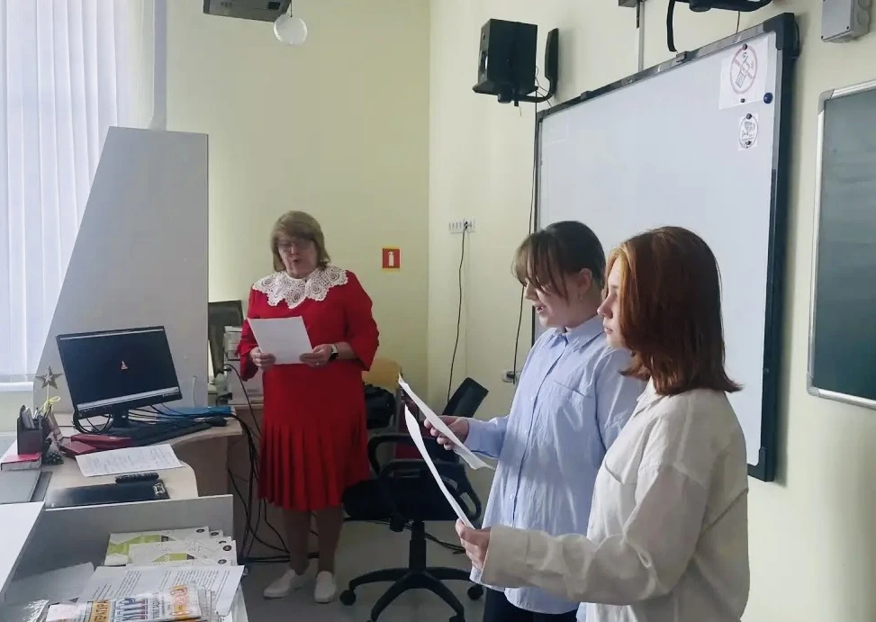 Поэзия объединяет поколения 📖✨ Всемирный день поэзии в нашей школе прошел под знаком дружбы и творче