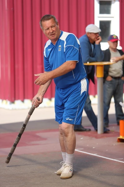 В России 19 августа отмечается день городошного спорта.