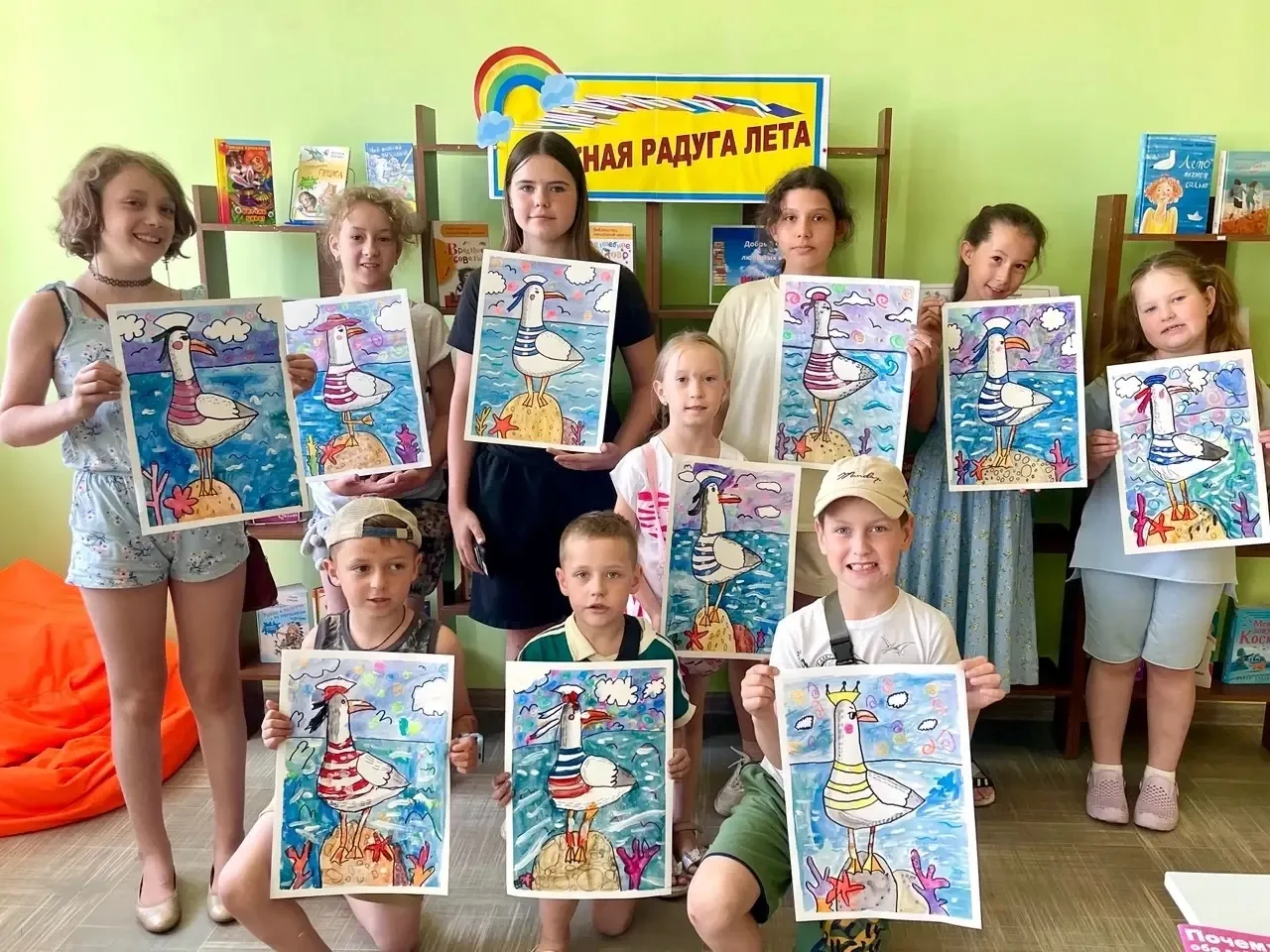 🌊 На творческом занятии во вторник участники создавали иллюстрацию в смешанной технике: акварель, м