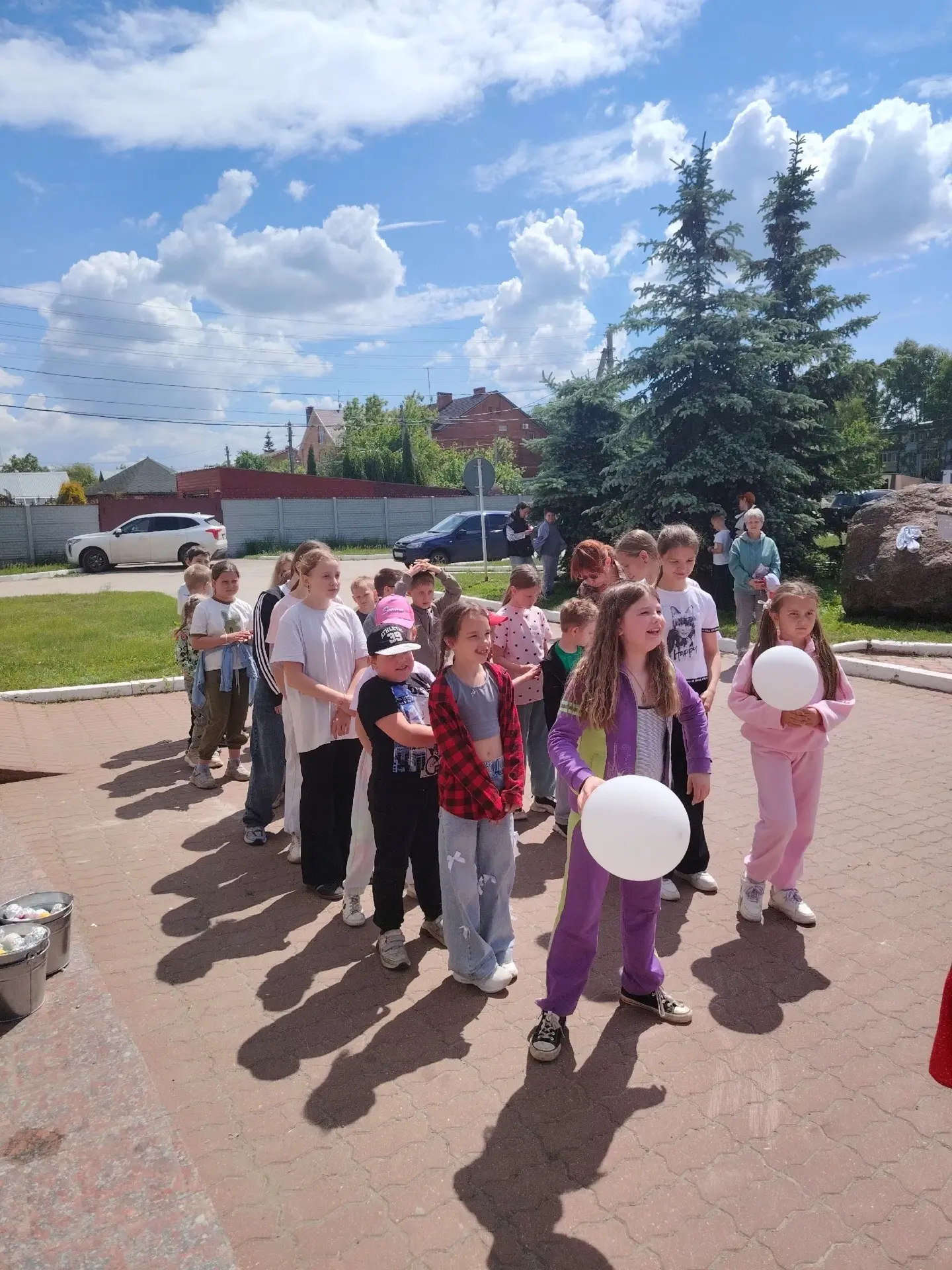 Ребята школьного лагеря "Колосок" побывали на празднике "Планета детства", посвященном ...