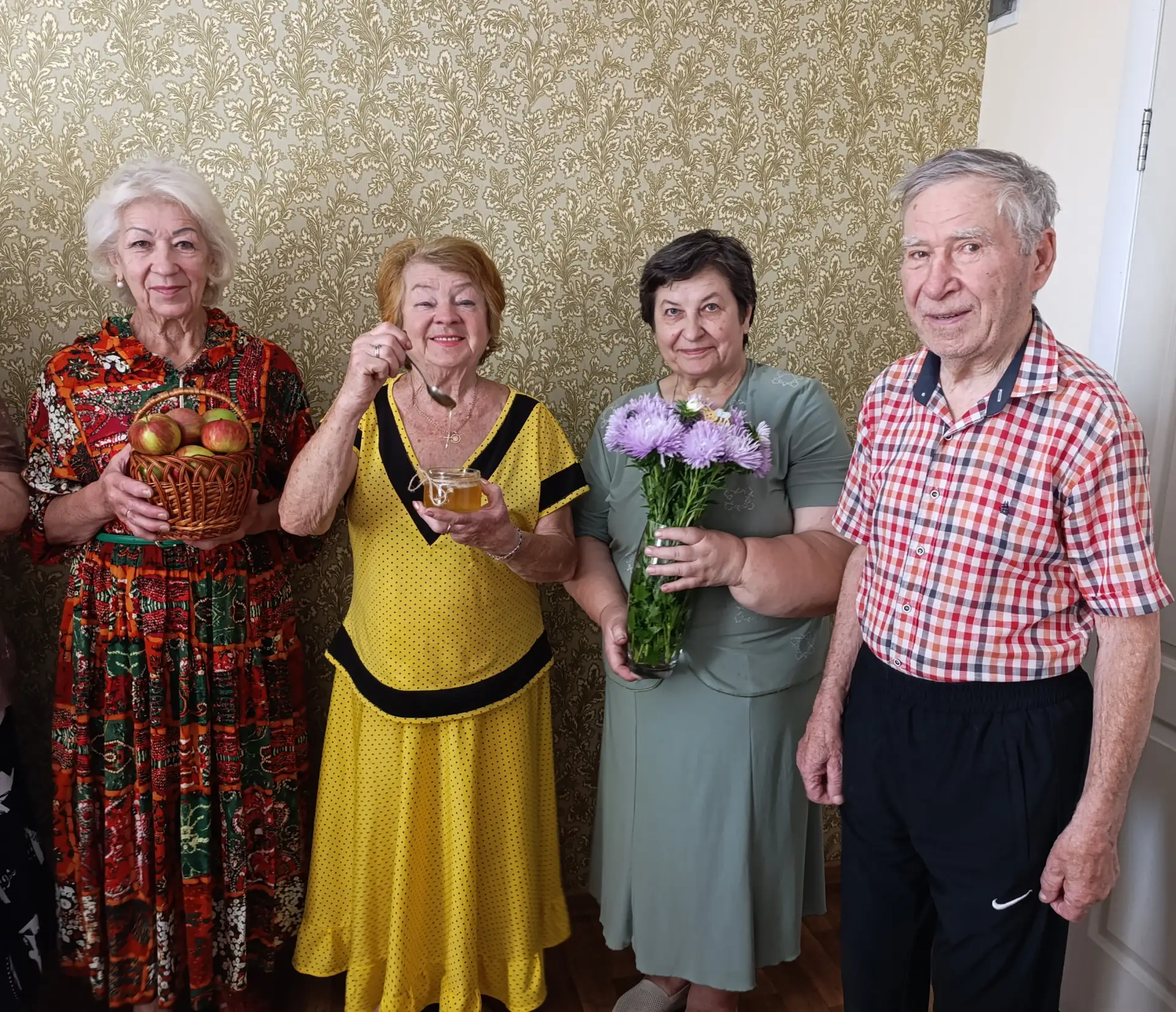 В рамках программы «Активное долголетие» 19 августа специалисты нашего центра собрали с...