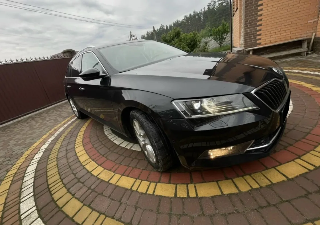 Skoda Superb 2019 
Комплектация: 1.6 TDI DSG Premium Edition 
Пробег: 50 000 км 
Двигатель: дизель 1