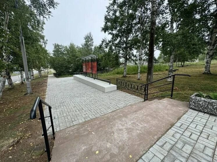 Аллею Почётных граждан обновили в посёлке Лососина.