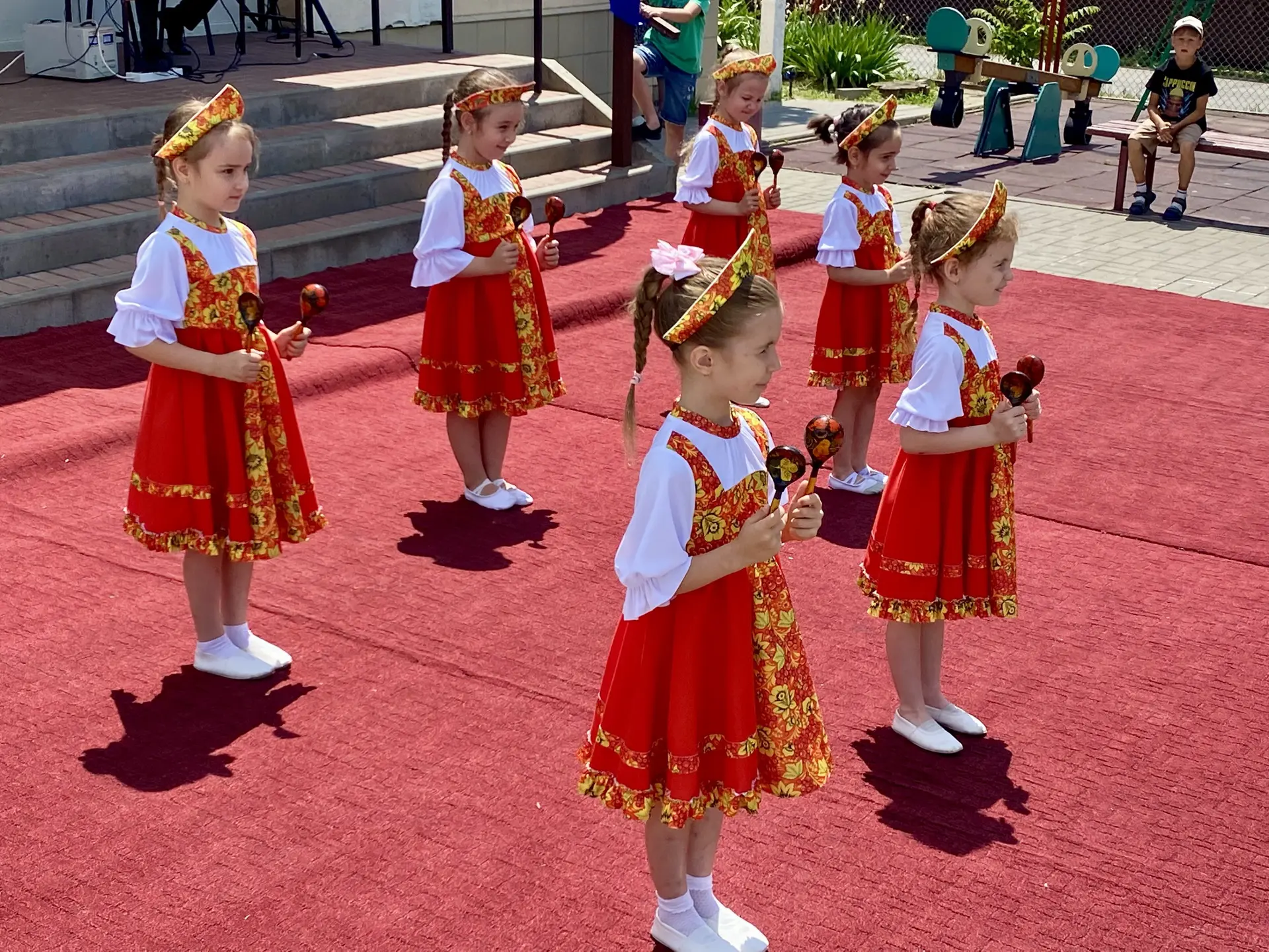 ✨ На площади дома культуры прошёл праздничный концерт «Моя Россия»! 🇷🇺 

✅Яркие выступления, знако