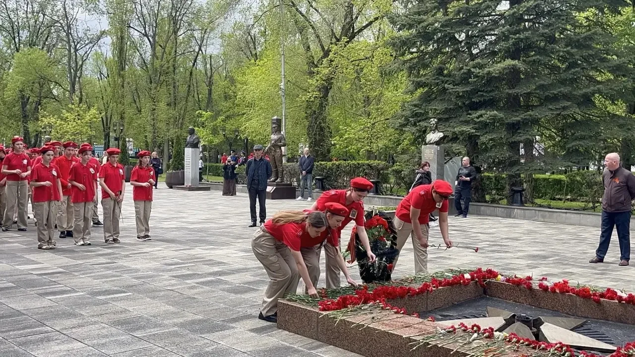 - Память в сердце каждого.