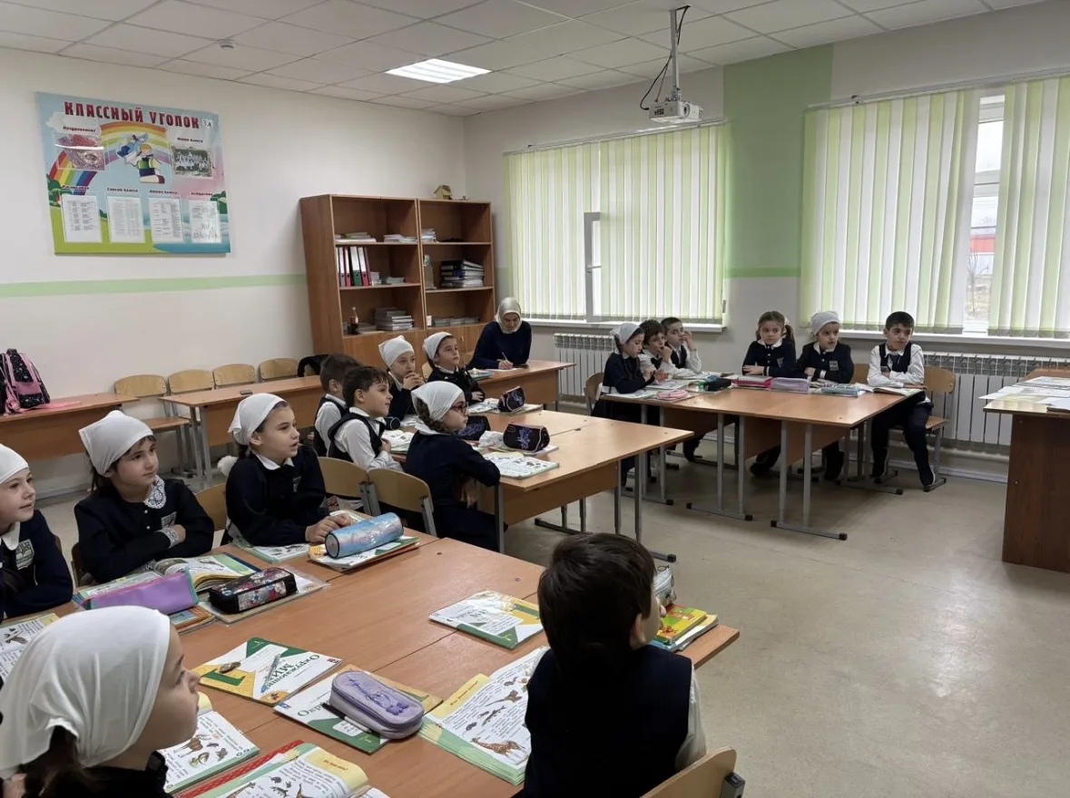 В МБОУ «СОШ им. С. Лорсанова с. Шаами-Юрт» в 1 «А» классе прошёл открытый урок по окружающему миру п