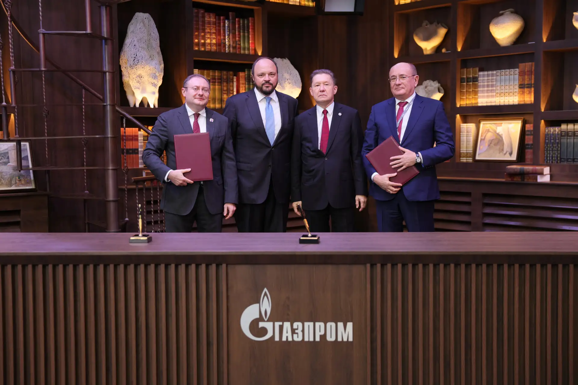 ПМЭФ-2026: «Газпром» и ФосАгро заключили соглашение к договорам поставки серы. 

Документ подписан в