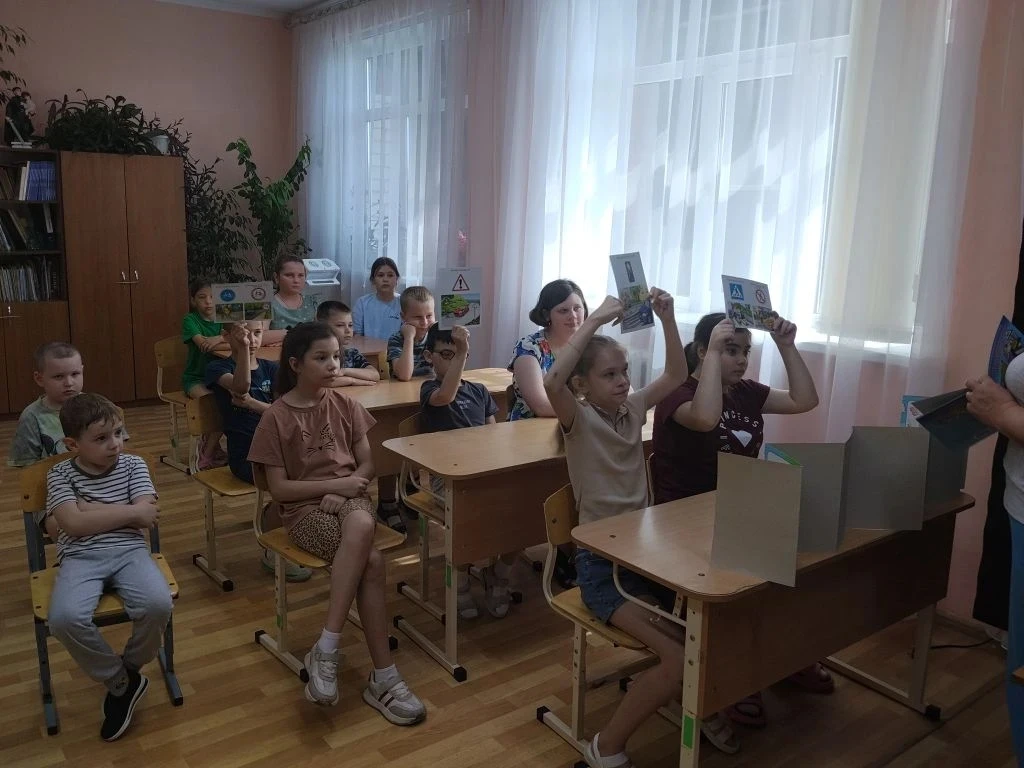 В нашем лагере прошло занятие по ПДД  "Знай правила движения, как таблицу умножения"
Цель — профилак
