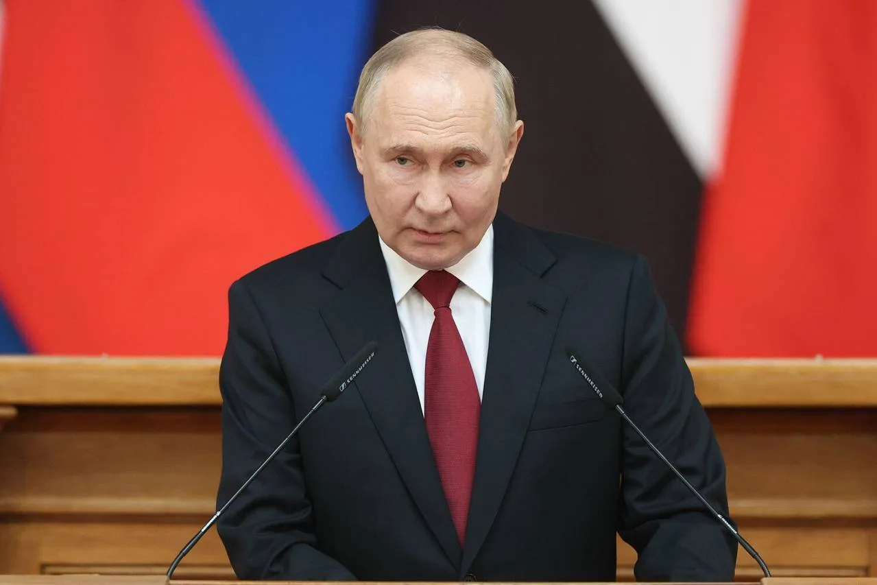 👍 Семь из десяти россиян доверяют Путину , - опрос ФОМ