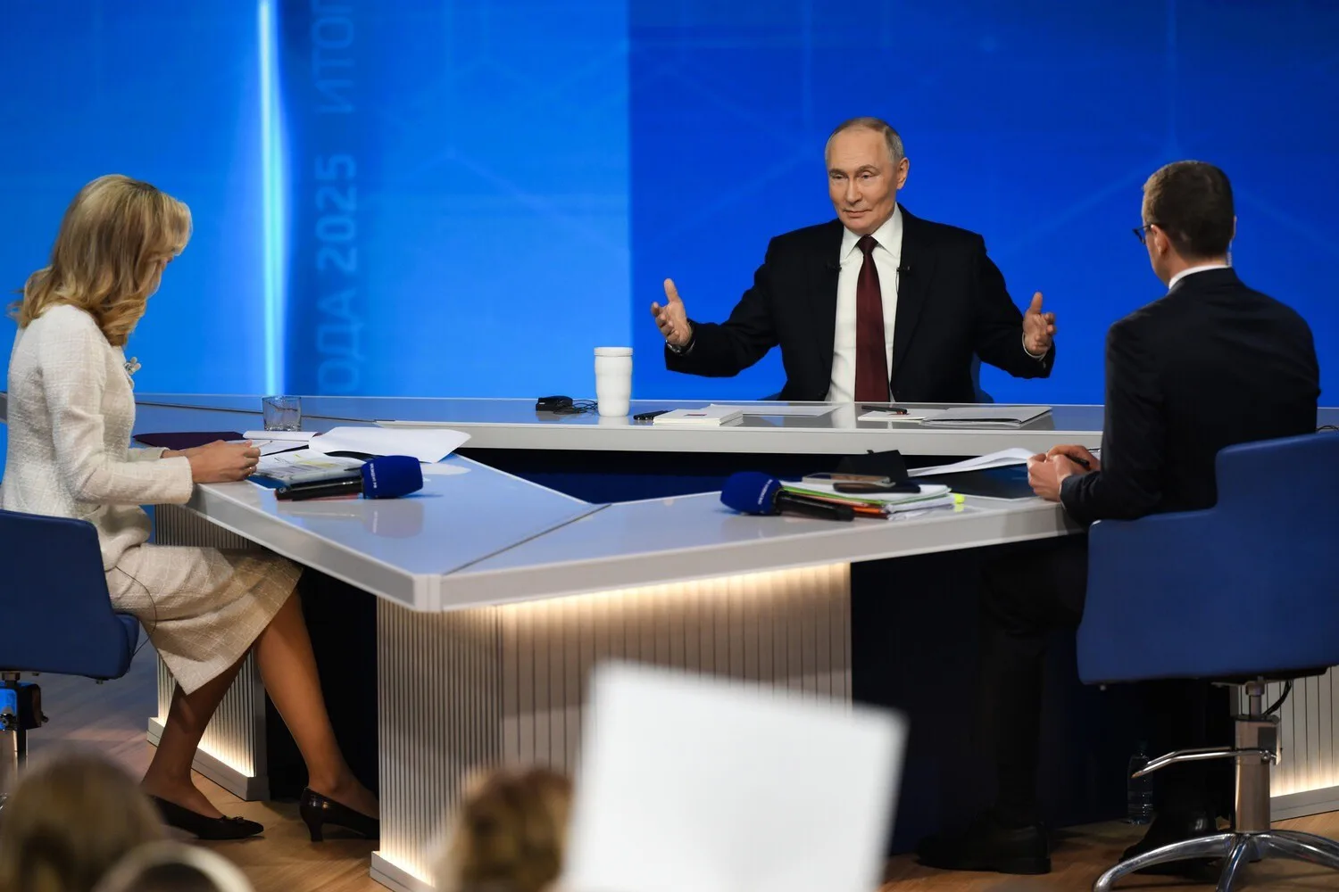 Подготовка к проведению традиционной прямой линии с президентом России Владимиром Путин...