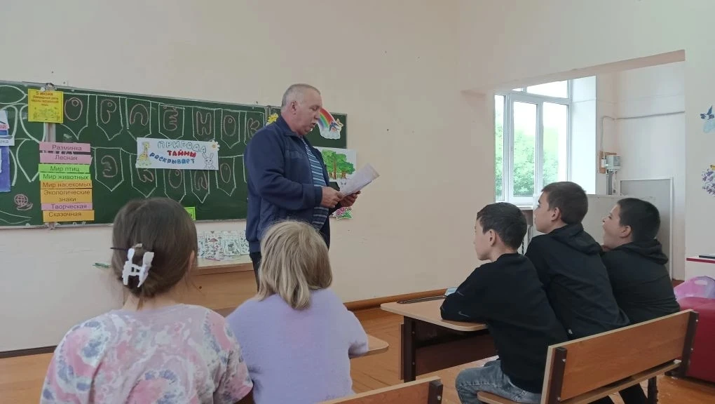 ⚡ Преподаватель ОБЗР А. А. Новиков провёл с ребятами важный инструктаж по технике безоп...