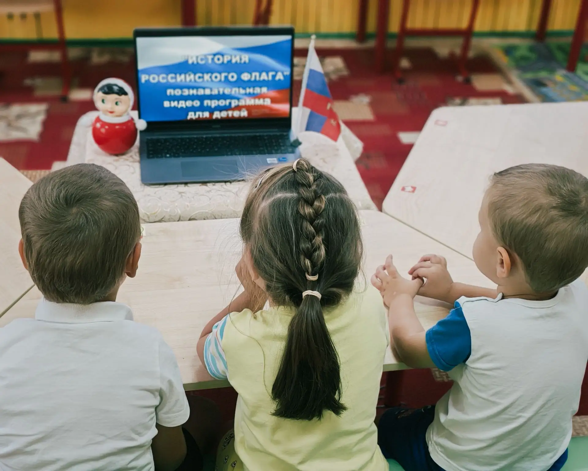 🇷🇺 Готовимся ко Дню флага России!