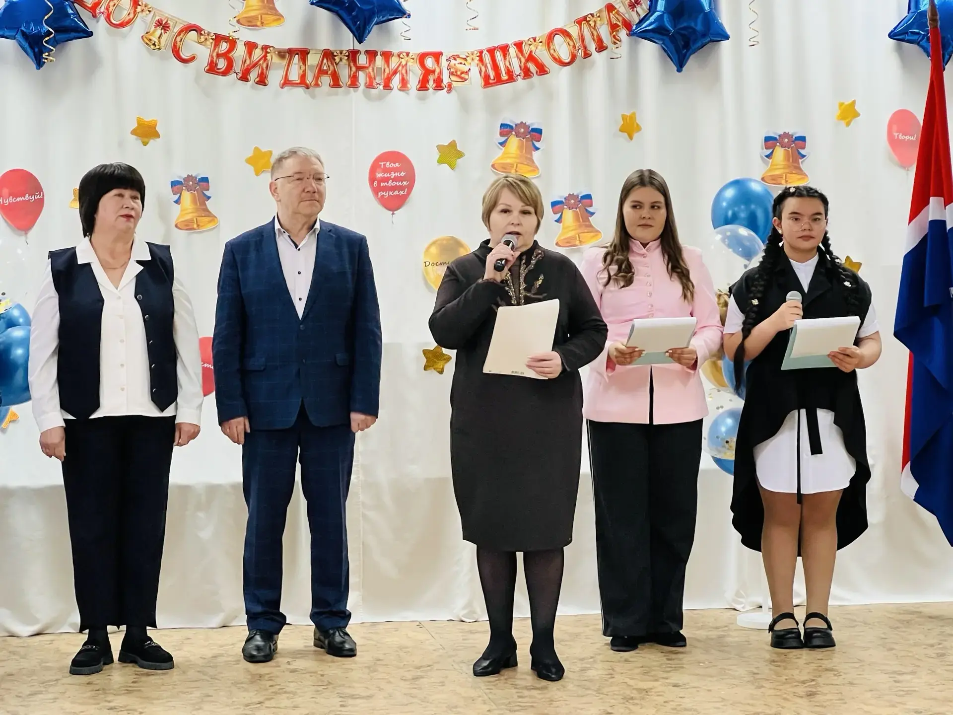Последний звонок — первый шаг к мечте!   🔔 Сегодня в школах Тындинского округа прозвучал последний з