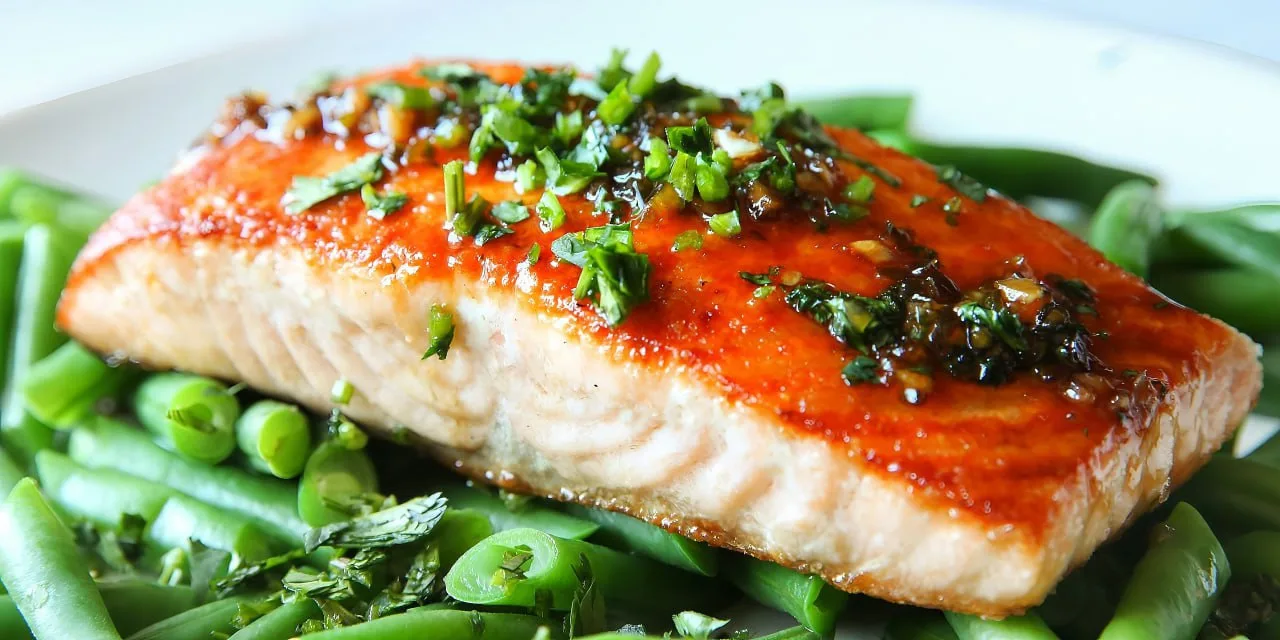 🐟🥗 Печёная треска с зеленой фасолью и лимоном

🔥 КБЖУ на 100 г:
 К=90 | Б=18 | Ж=2 | У=3

🔥 КБЖУ