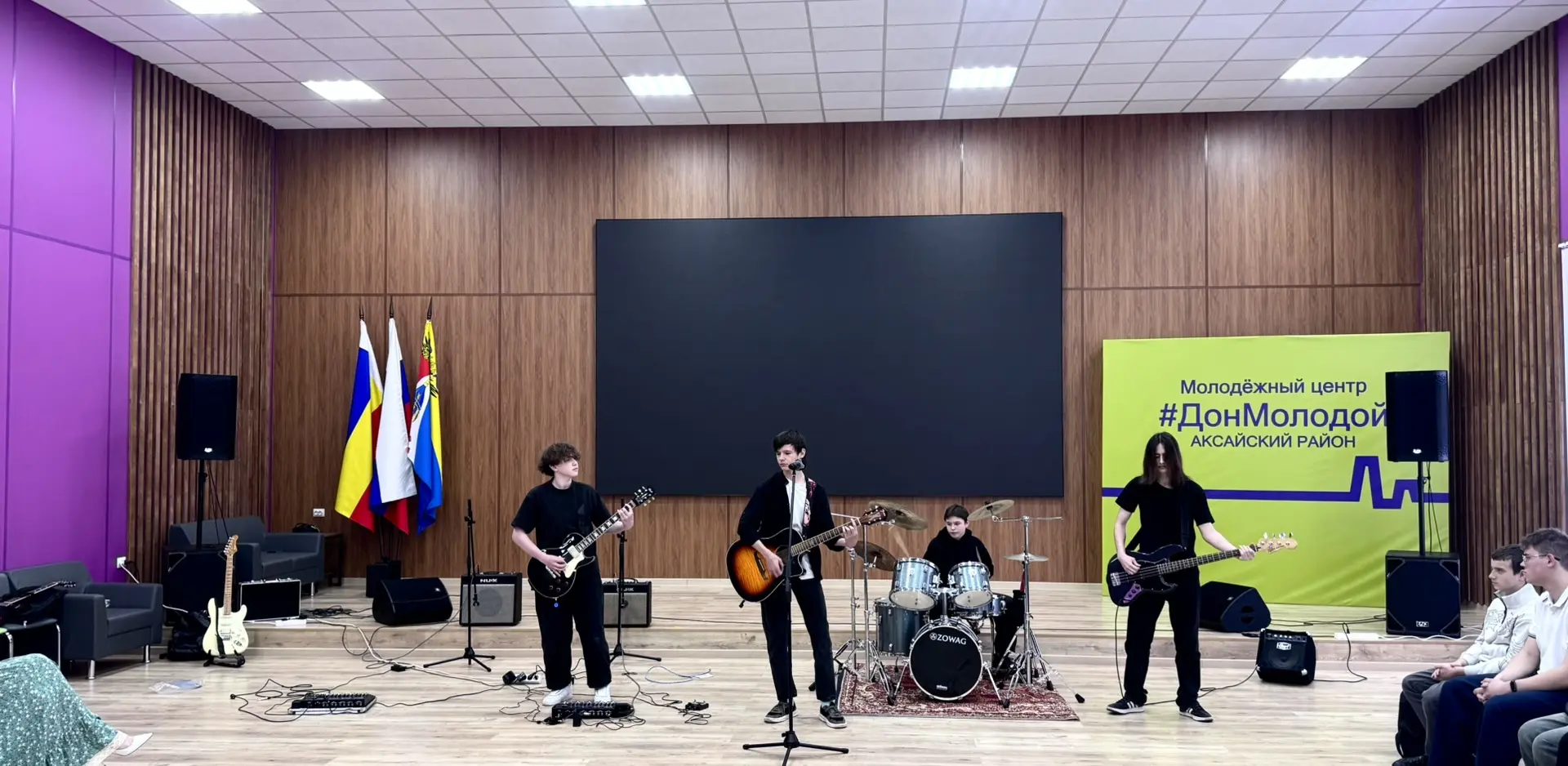 Друзья, хотим поделиться теплом, которое случилось этой весной! 🌸Всё началось с прекрасной идеи трёх