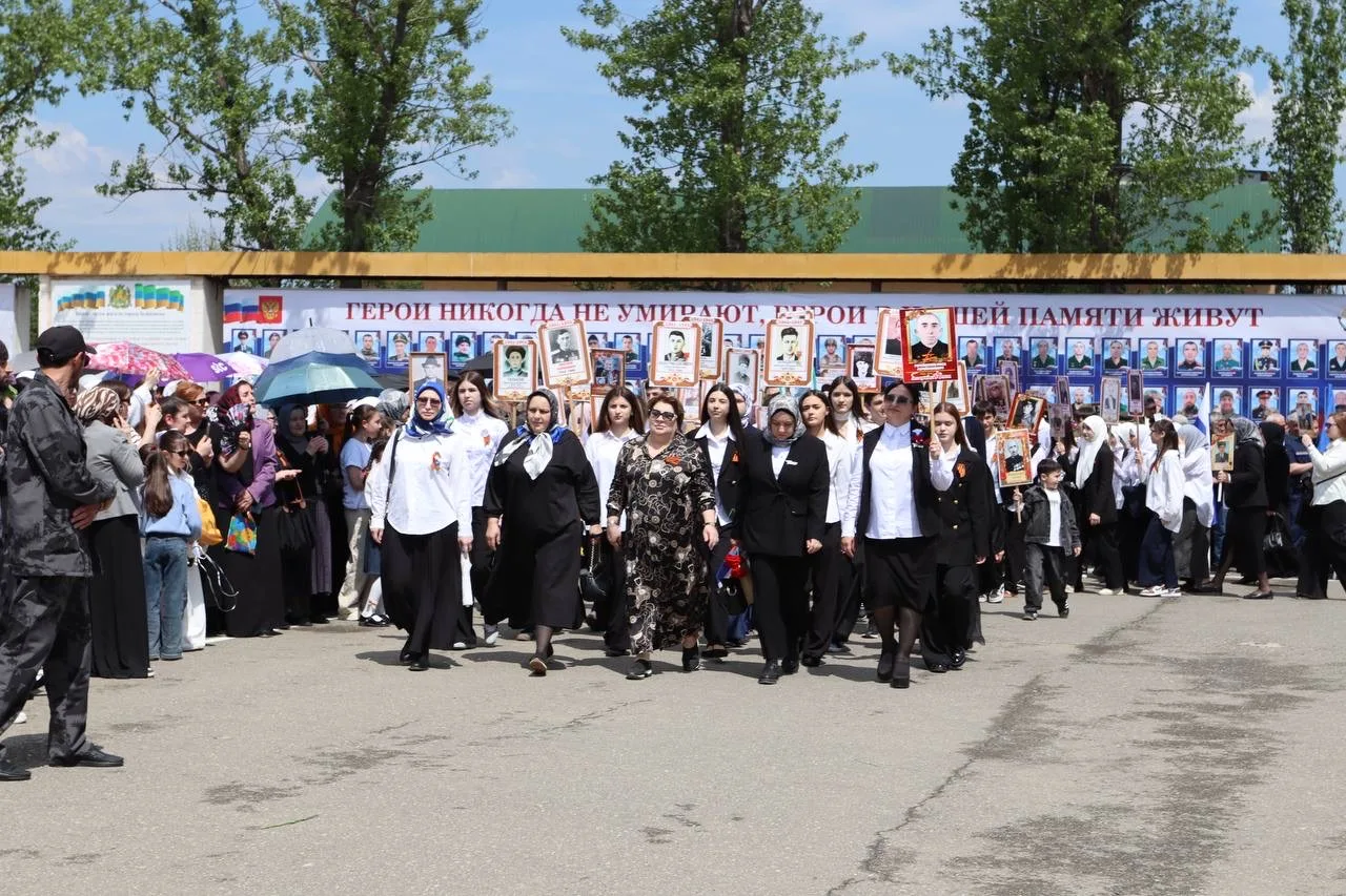 🎖 Большой фоторепортаж с торжественного митинга, прошедшего в Буйнакске в честь празднования 81-й го