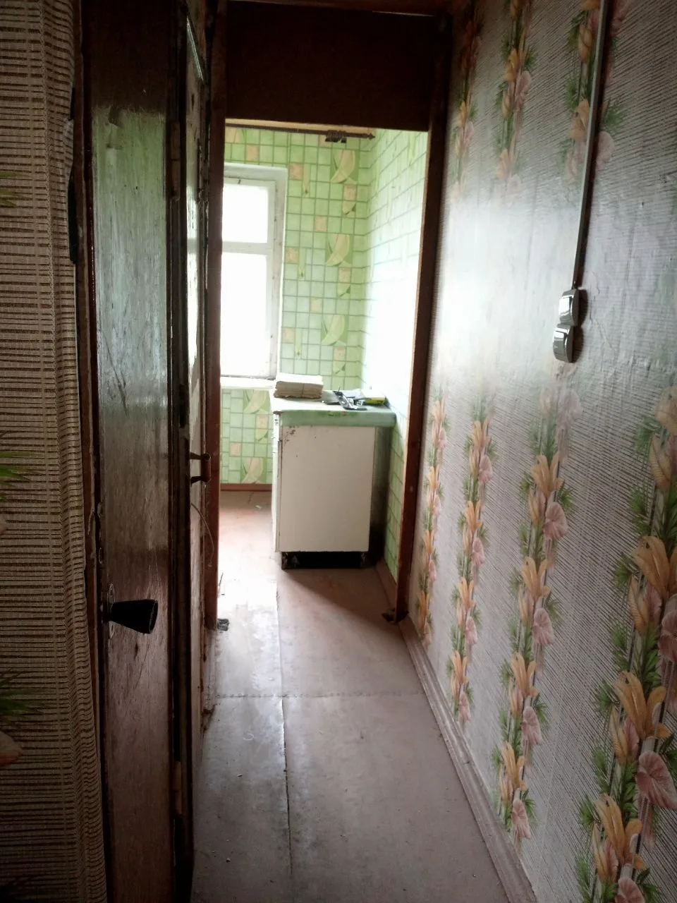 Продается 2 к квартира в Молодогвардейске на улице Земнухова . 3 этаж из 5.Балкон засте...