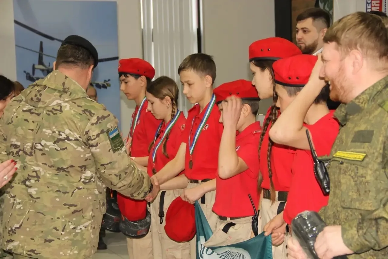🎉 Поздравляем команду ВПК «Коллектор»!  Команда военно-патриотического клуба «Коллектор» из МБОУ гим