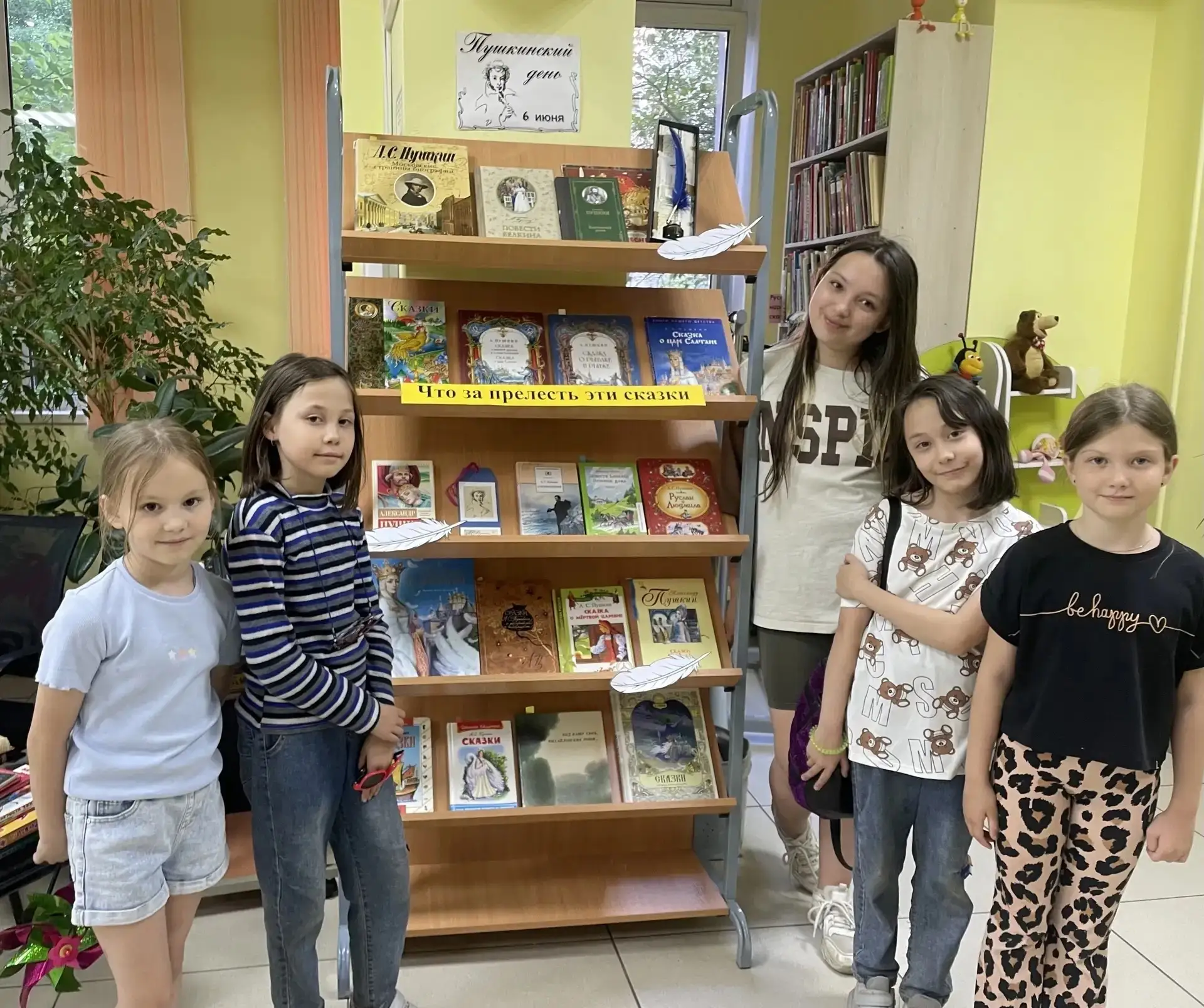 📚В Центральной детской библиотеке открылась выставка «Что за прелесть эти сказки» — яр...