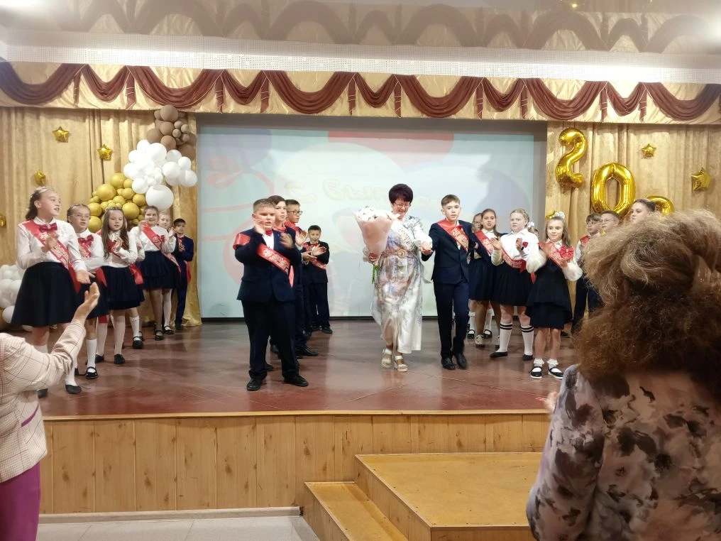 Прощай, начальная школа! В Гимназии  прошёл трогательный выпускной вечер для четвероклассников.
Для 