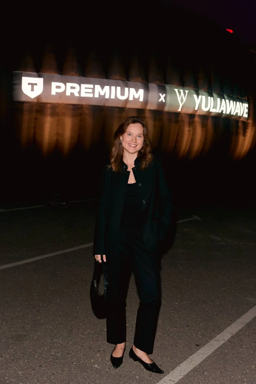 Продолжаем нашу total black тему: на днях посетила показ YULIAWAVE x T-Premium