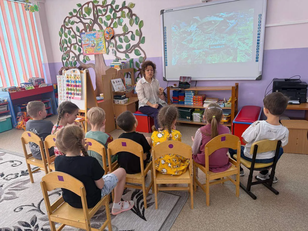 В группе «Подсолнушки»  в гости приходил музей с увлекательной познавательной программой «Лесные пти