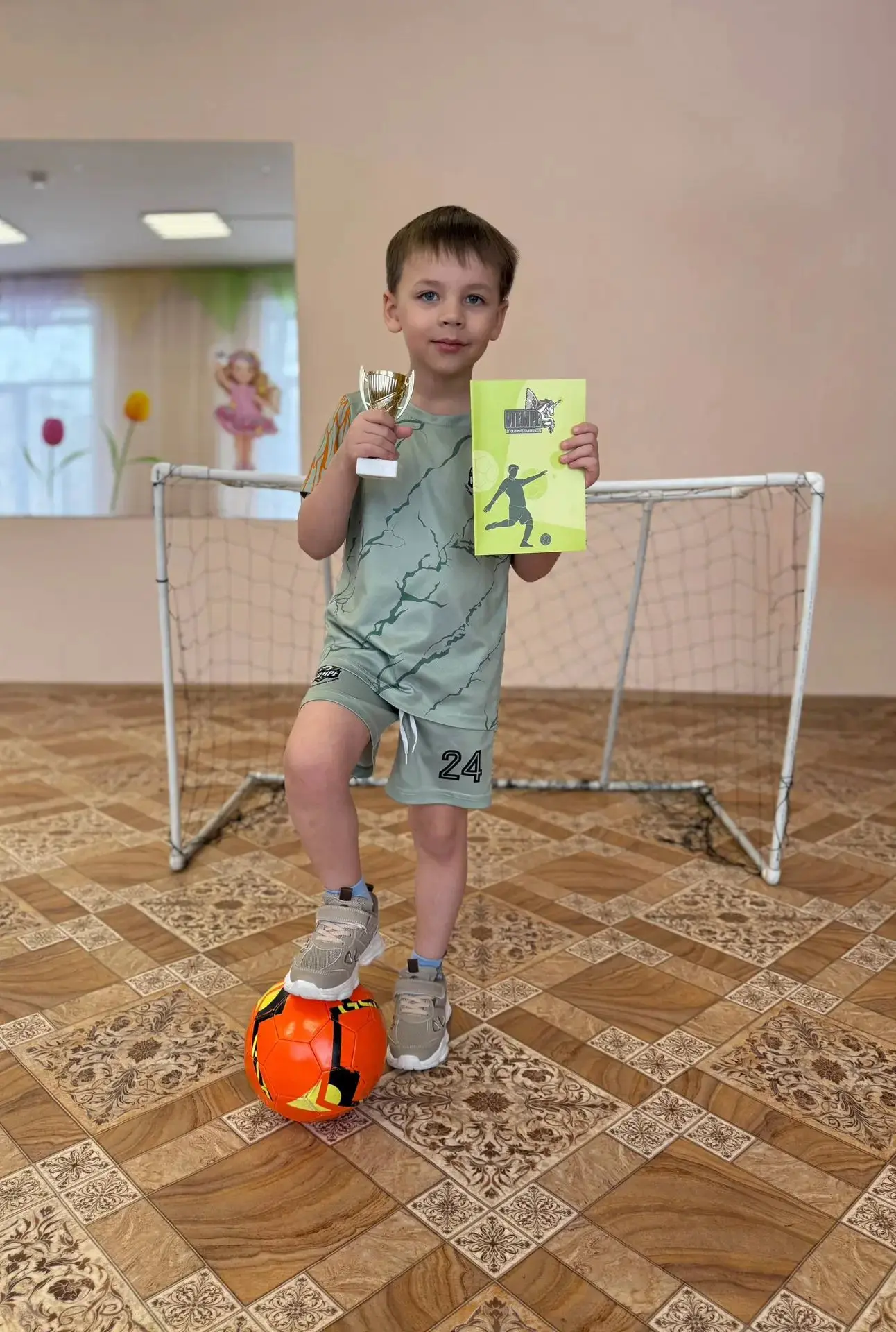 🎉 Ура! Наши юные футболисты — настоящие чемпионы! 🎉Несколько ребят полностью собрали все наклейки 