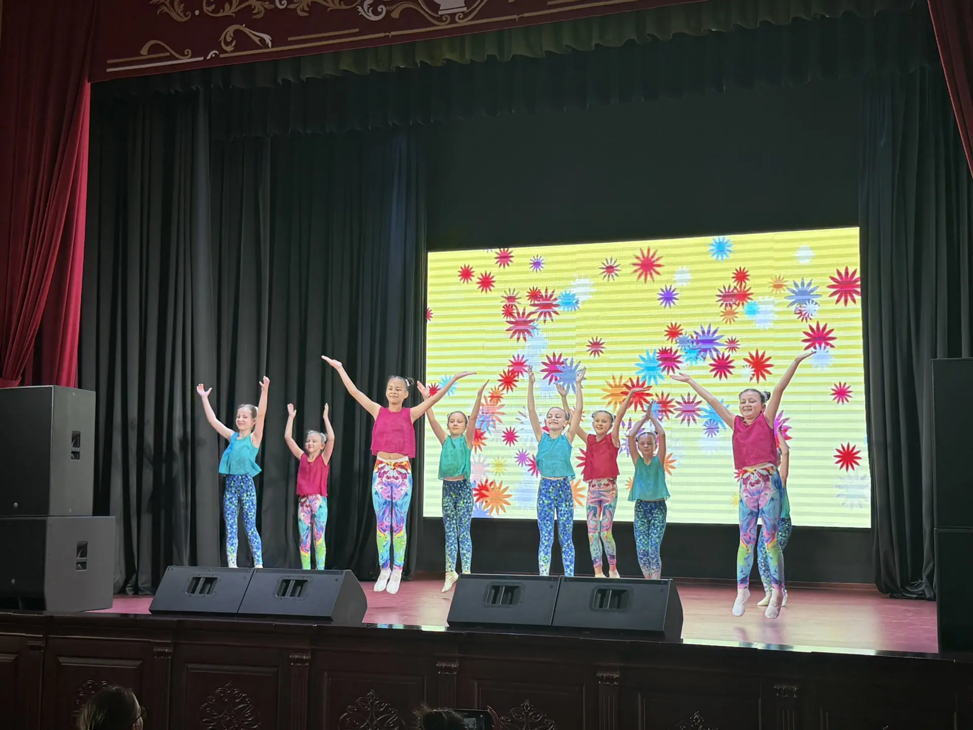 🌺В актовом зале Детской школы искусств состоялся отчетный концерт хореографического ансамбля «Стрем