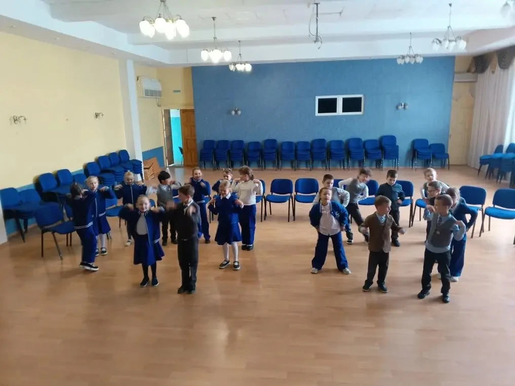 ❗️Веселые уроки музыки❗️  🎶24 и 27 апреля в актовом зале для обучающихся 1а и 1б класса учителем муз