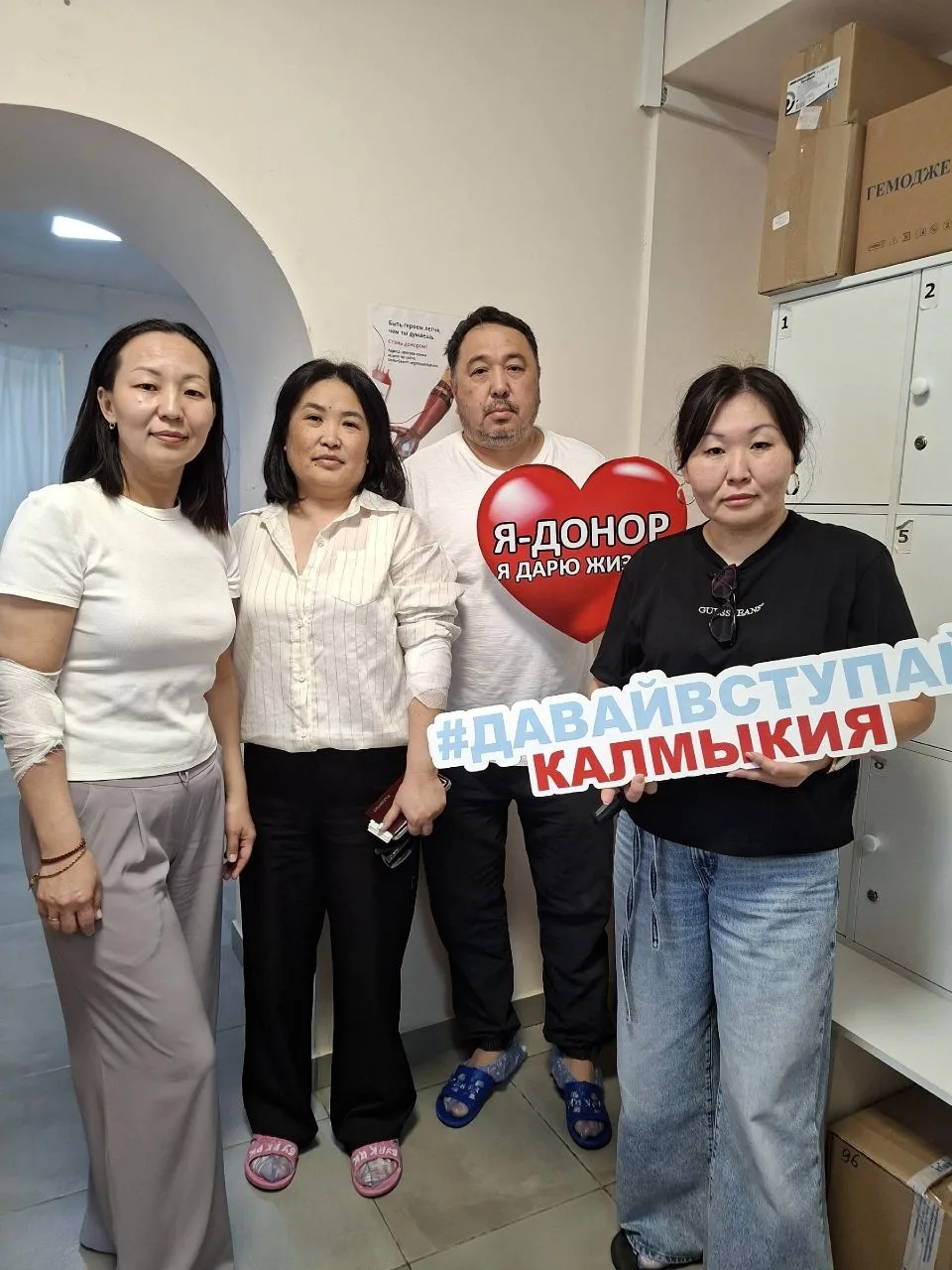 🗳️ Выбор в пользу жизни: Избирком Элисты поддерживает донорство крови!

В рамках праздничной недели