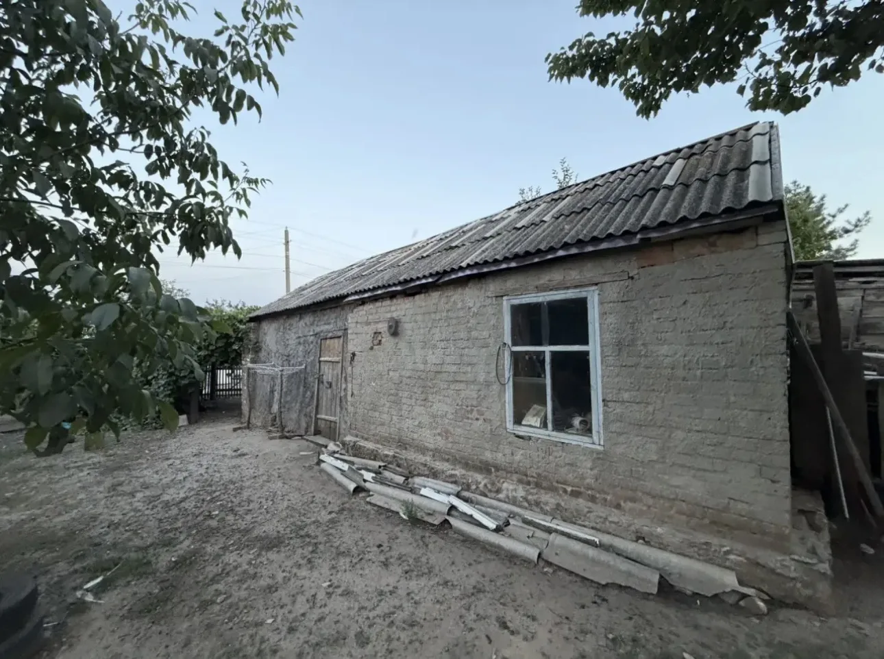 Продаётся просторный дом более 150 кв м., в х.Апаринский, Усть-Донецкого района, распол...