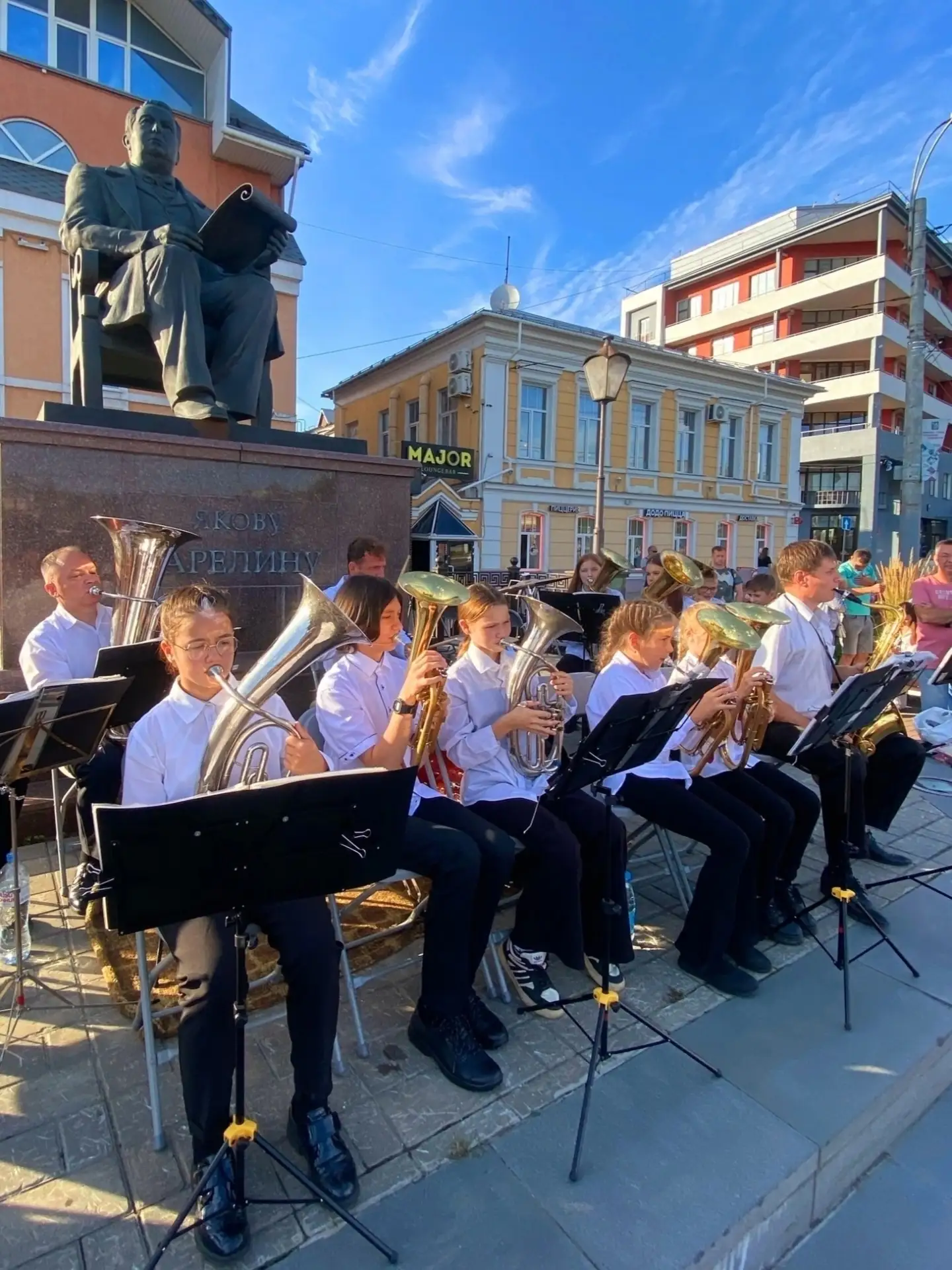 Сегодня летний вечер наполнится музыкой! 🎶