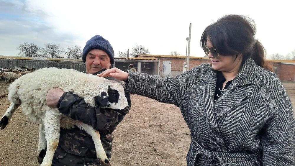 Глава Приволжского района Елена Сафронова посетила крупное крестьянско-фермерское хозяйство в поселк