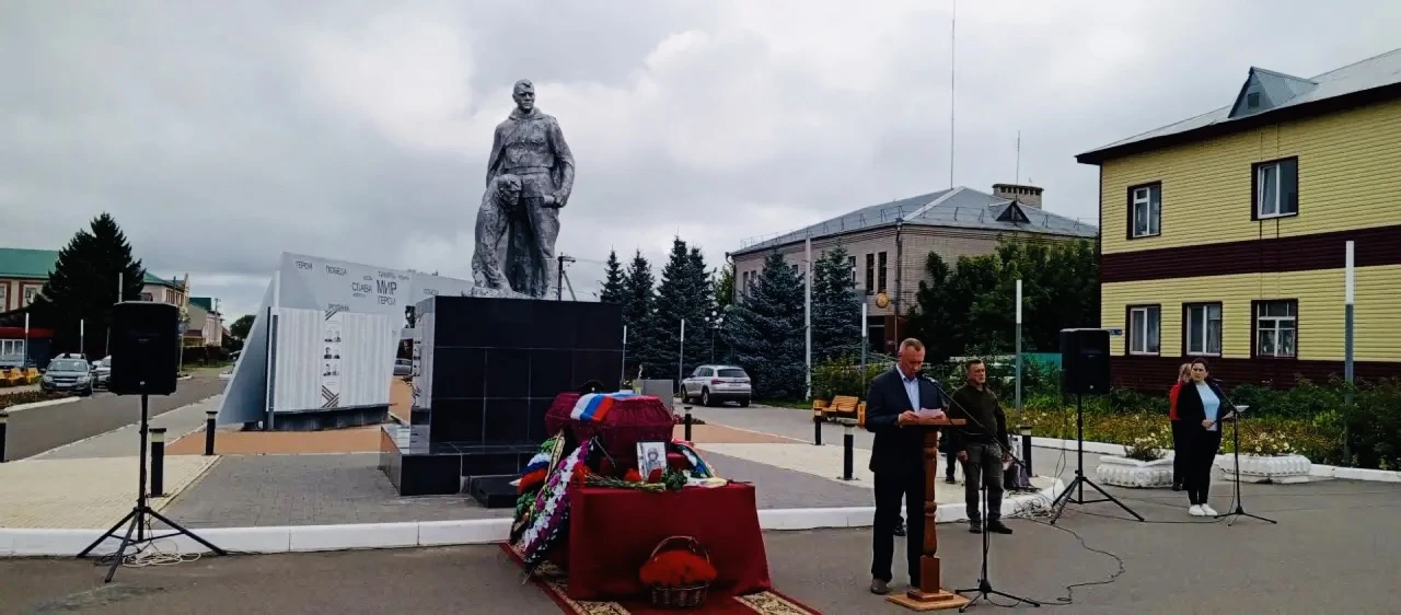 🕊️ С глубоким уважением и печалью сообщаем, что Юнармейский отряд имени Дмитрия Чумано...
