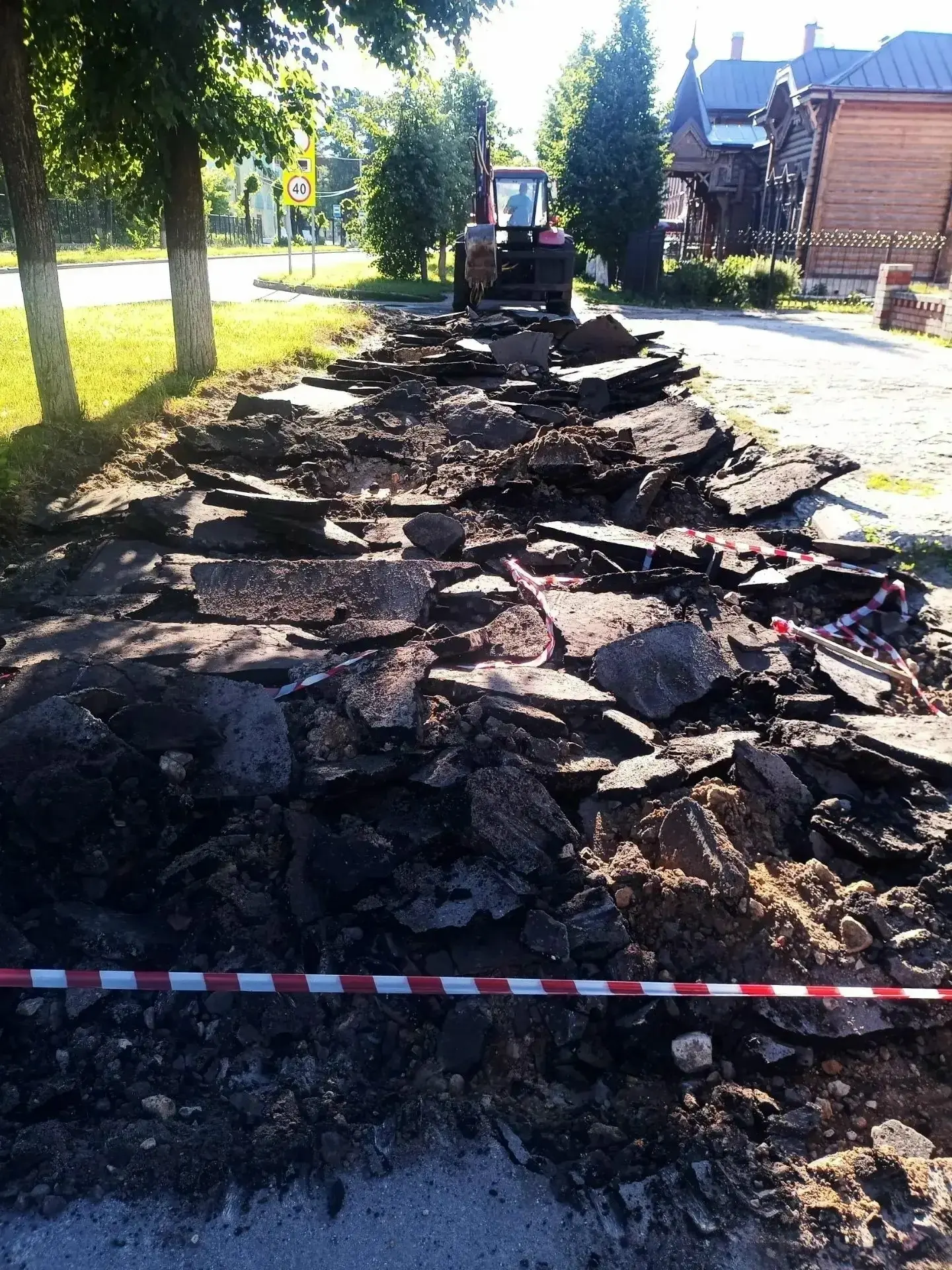 🚜Сегодня подрядная организация приступила к ремонту тротуара на чётной стороне ул. Сов...