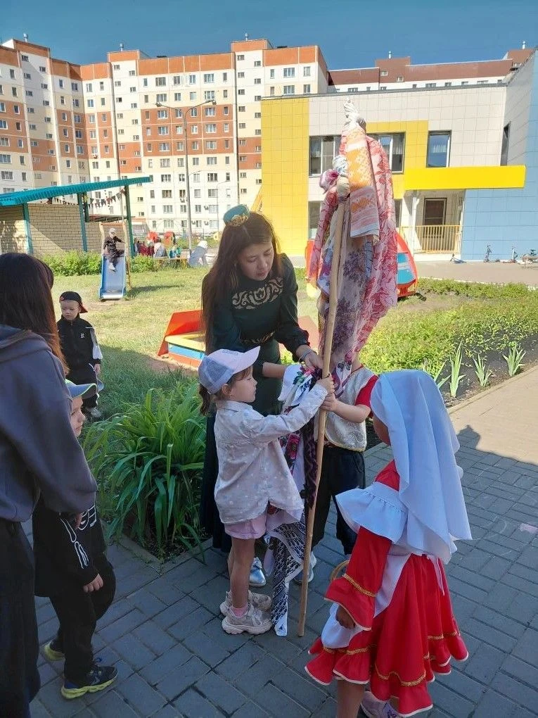 Наш детский сад отметил Сабантуй — традиционный народный праздник, знаменующий завершение весенних п