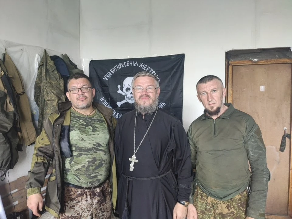 «Чаю воскресения мертвых и жизни будущего века. Аминь.» - чёрный флаг генерала Бакланова. 

Это воин