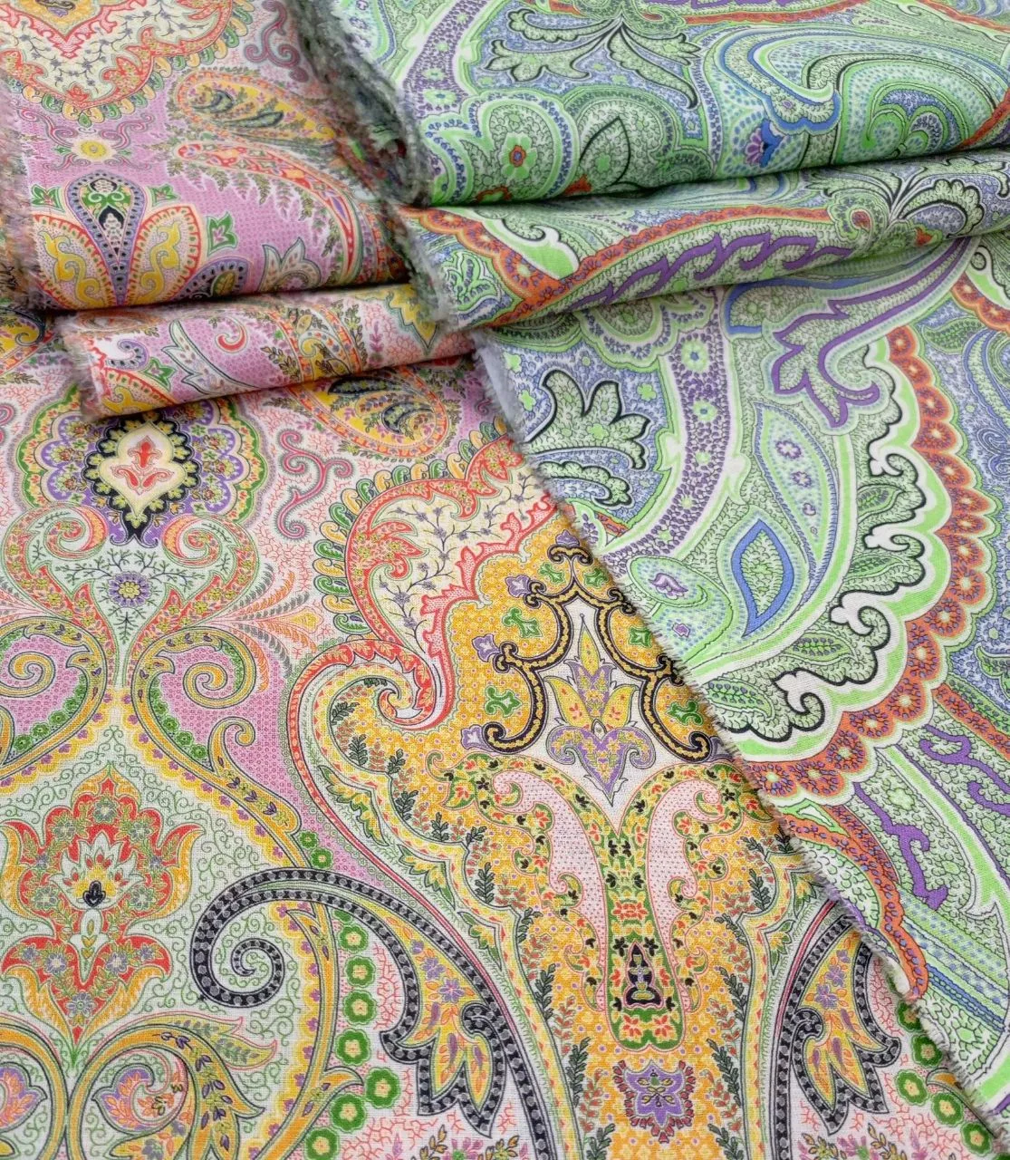 Стильные льны от Etro!
Полтно тонкое, шелковистое, не просвечивает, имеет льняную благородную сминае