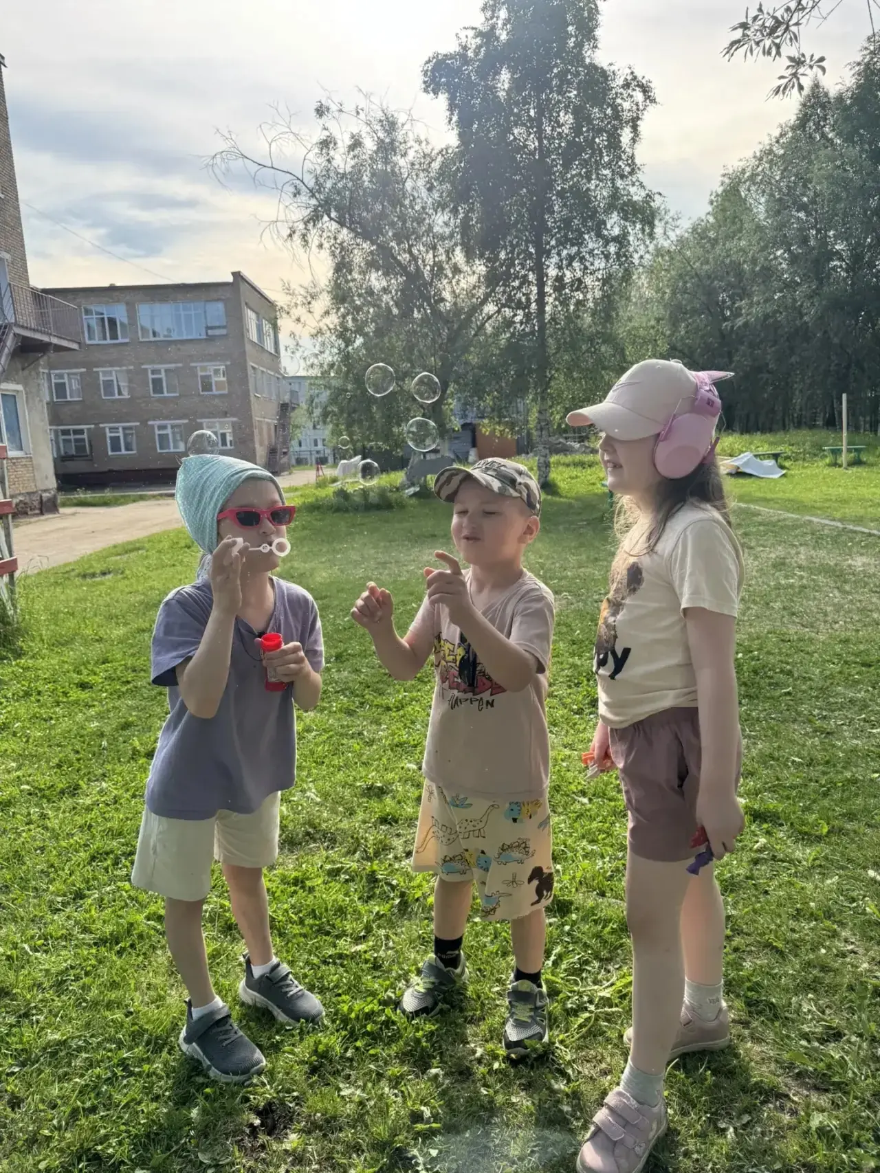 Летние приключения под  солнцем ☀️
Солнечные дни дарят детям бесконечное вдохновение: на прогулочных