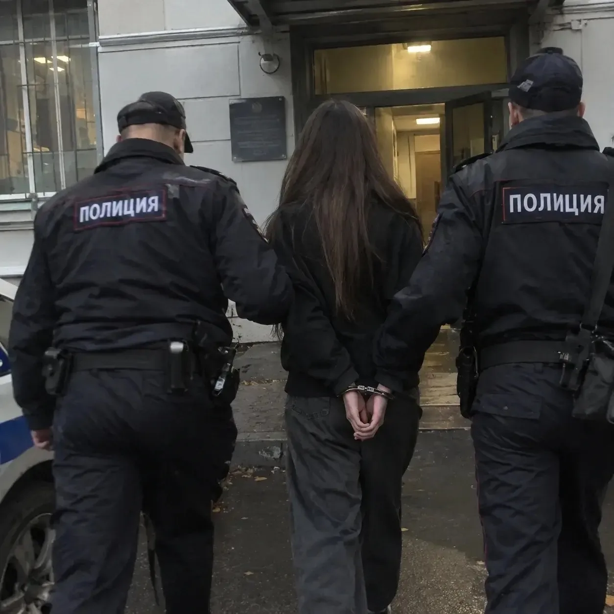 41-летнюю петербурженку приговорили к четырем годам колонии за то, что она избила и зас...