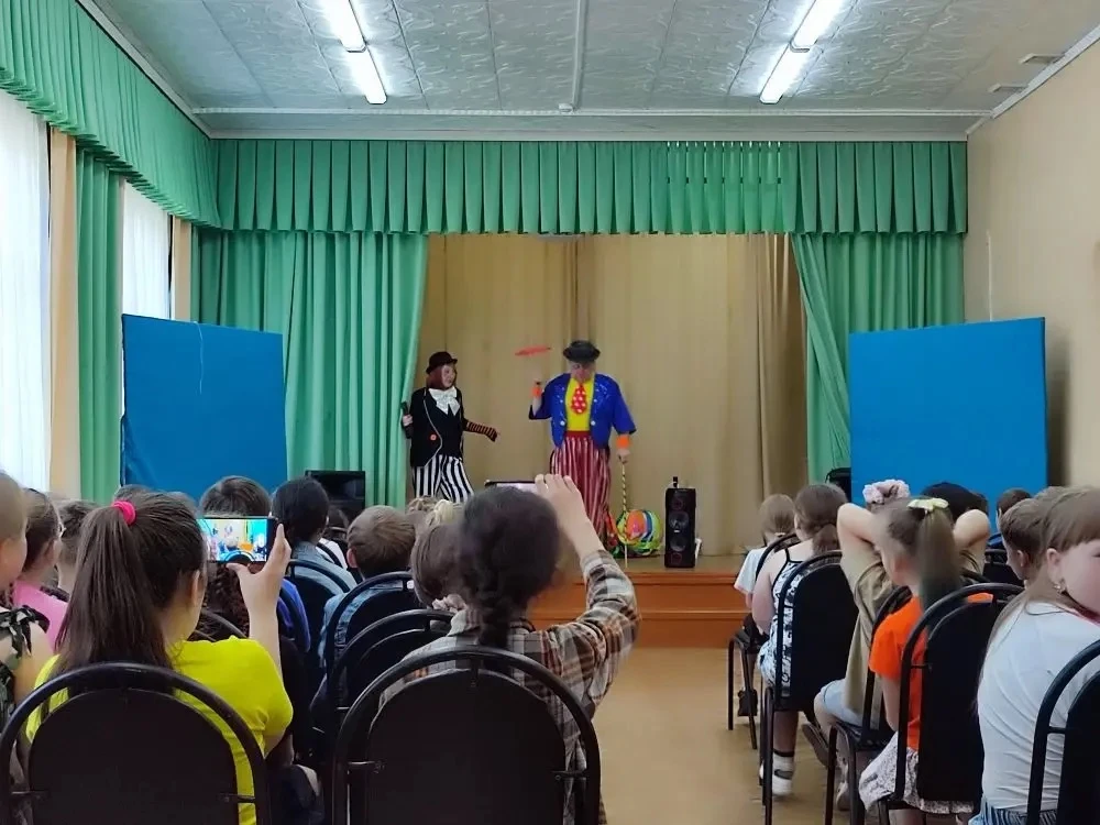 **Новый день в нашем школьном лагере! ☀️**